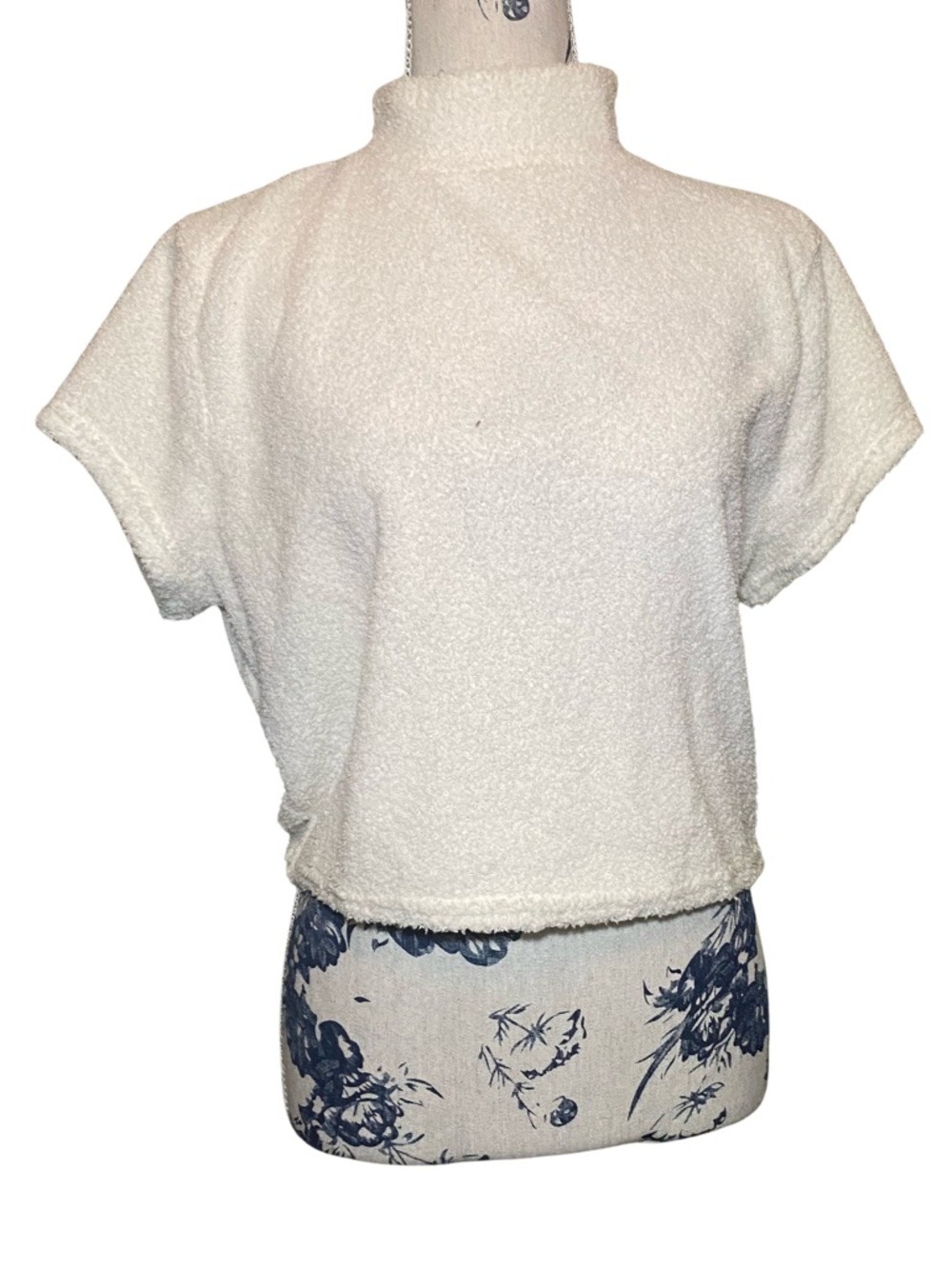 NWT Discreet NWT Cozy Fuzzy Boucle Knit Mock Neck Crop Top Short Sleeve Cream XL
